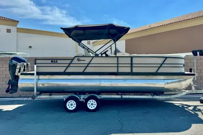 Massimo Marine P23 MAX