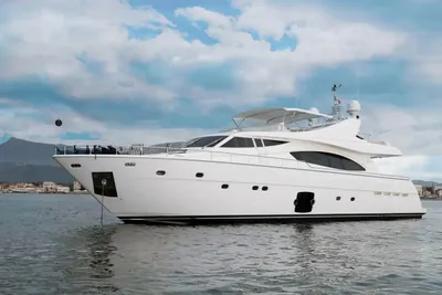 Ferretti Yachts 880
