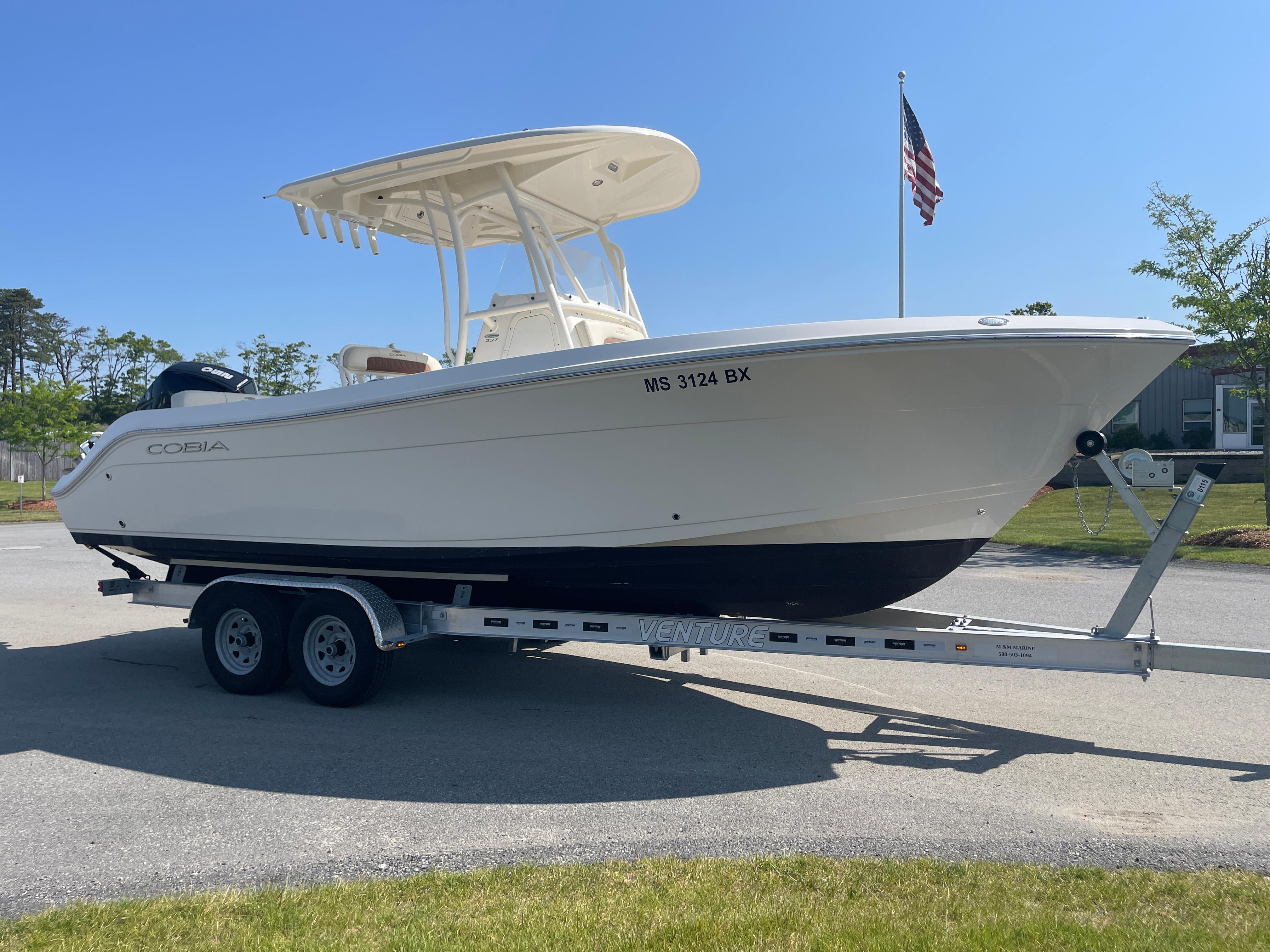 Cobia 237 Center Console