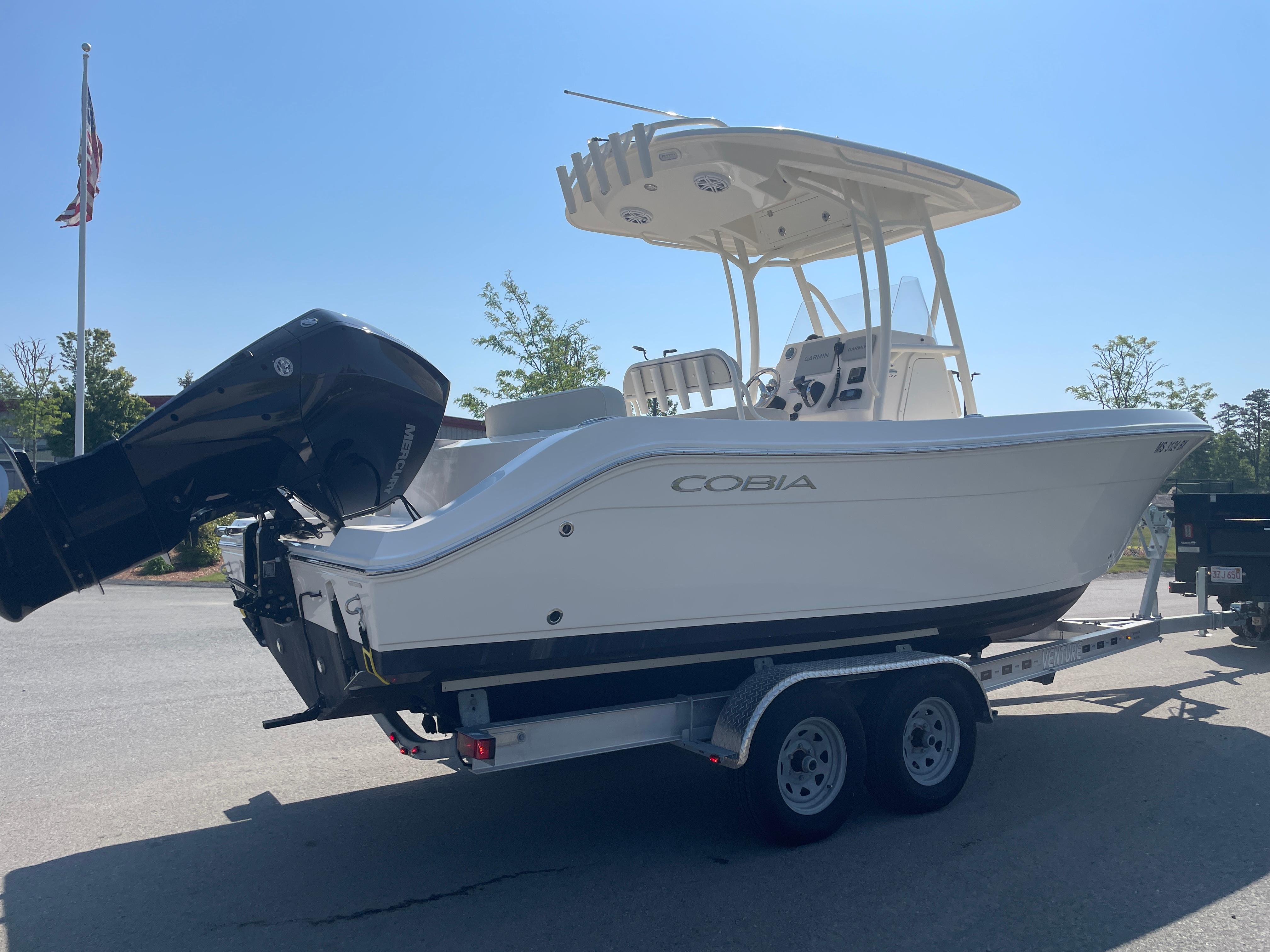 Cobia 237 Center Console