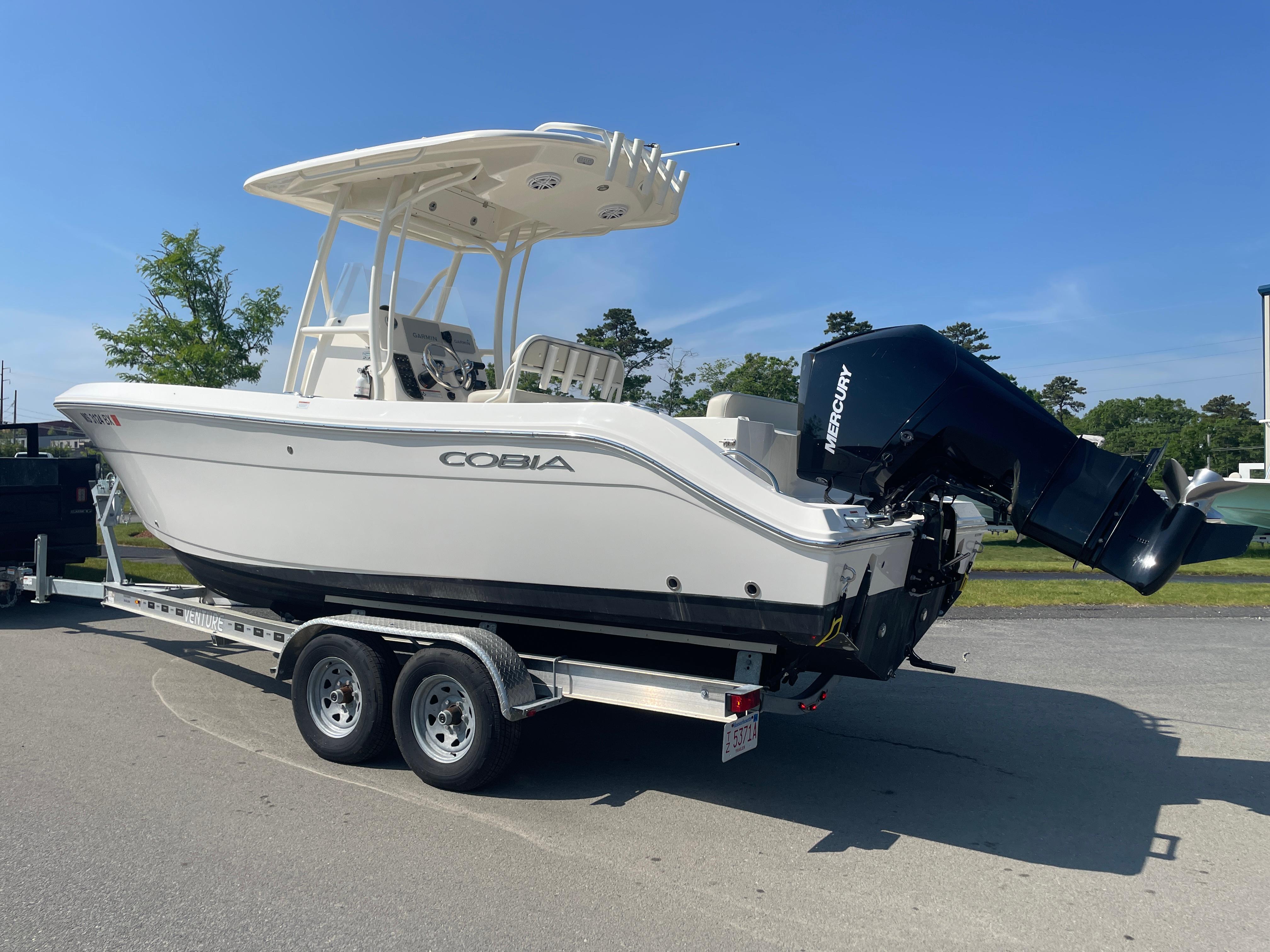 Cobia 237 Center Console