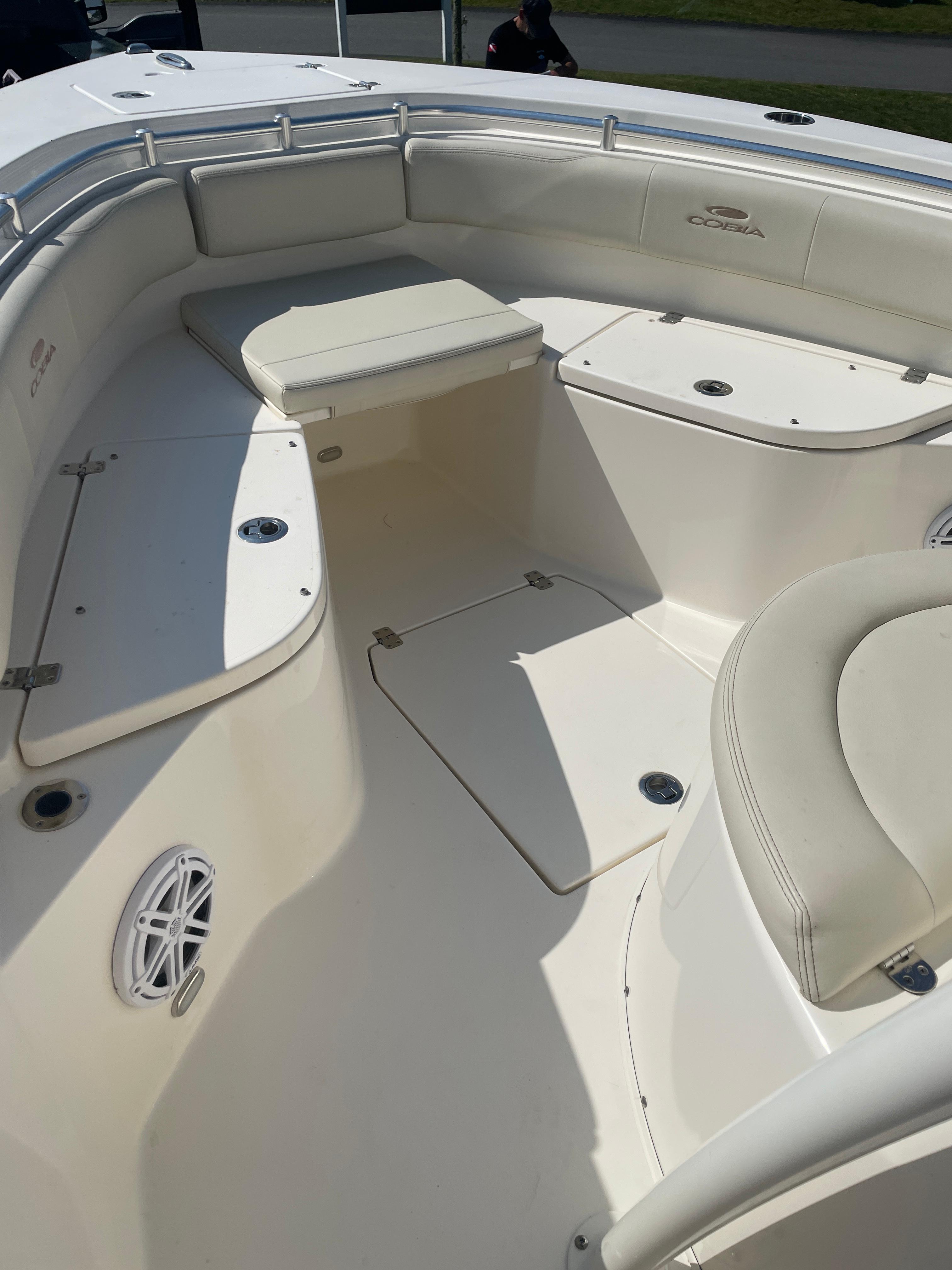 Cobia 237 Center Console