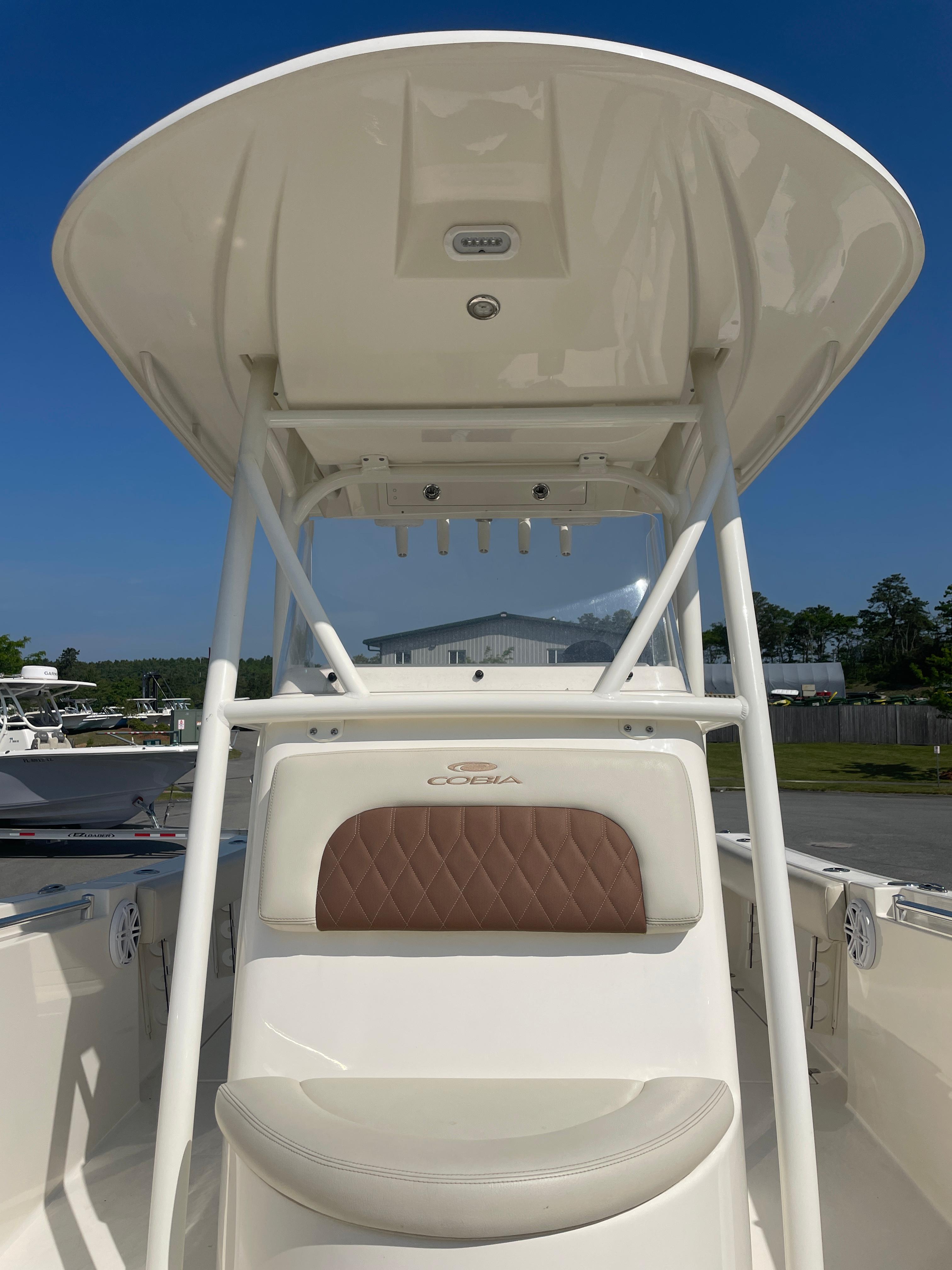 Cobia 237 Center Console
