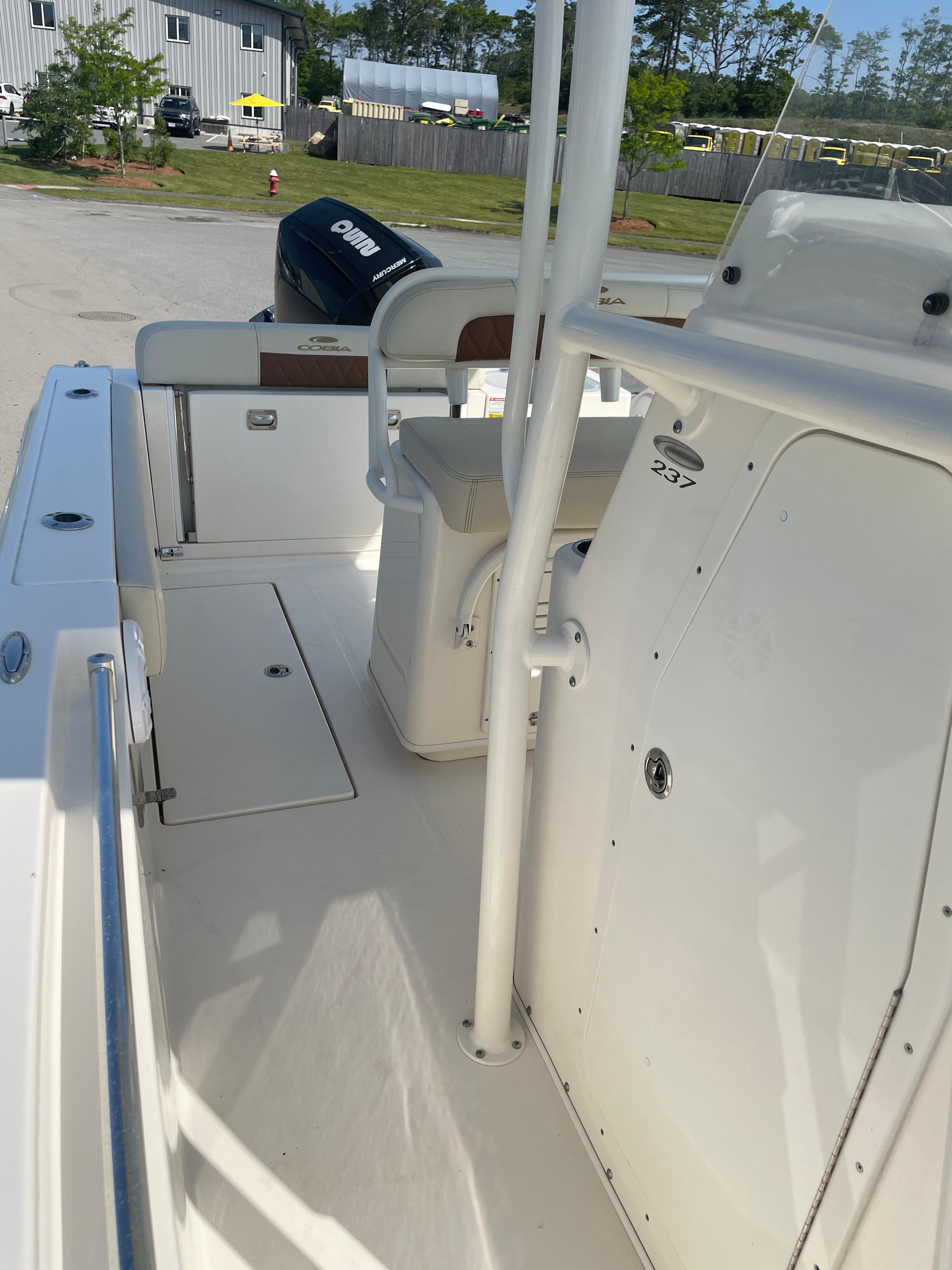 Cobia 237 Center Console
