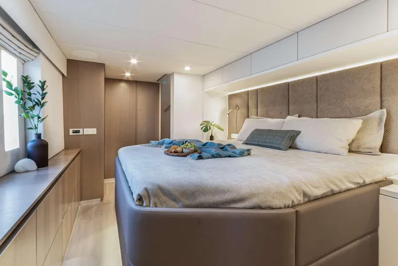 Betame Yacht Photos Pics Luxurious Sunreef 60 yacht bedroom interior, featuring a cozy bed and elegant decor, 2021 model.
