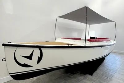 Vision Marine Technologies Fantail 217