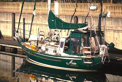 Pacific Seacraft 37