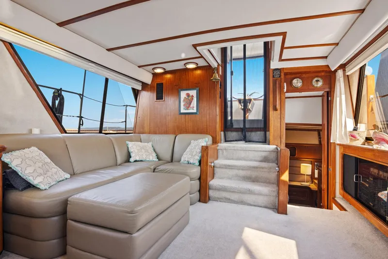 Perfectseas Yacht Photos Pics Luxurious interior of 1988 Carver 42 Aft Cabin Motoryacht with plush seating and elegant decor.