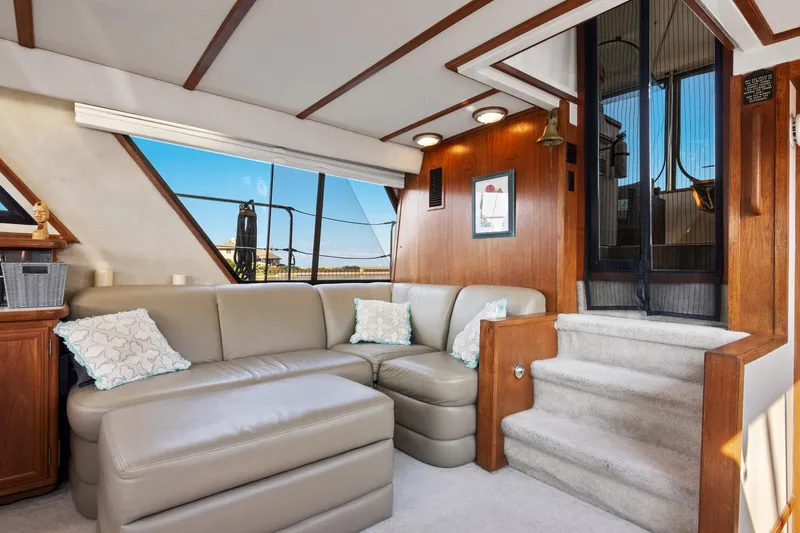 Perfectseas Yacht Photos Pics Luxurious interior of 1988 Carver 42 Aft Cabin Motoryacht with plush seating and elegant decor.