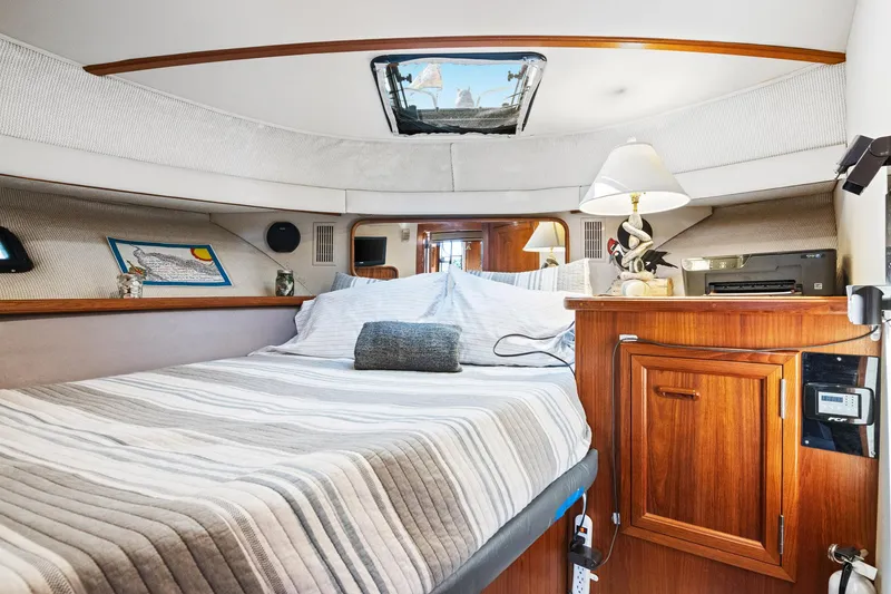 Perfectseas Yacht Photos Pics Cozy bedroom in 1988 Carver 42 Aft Cabin Motoryacht with wood cabinetry and skylight.