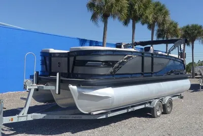 Godfrey Marine Sanpan 2300 SBC