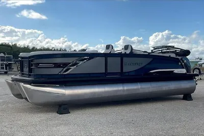 Godfrey Marine Sanpan 2300 SBC