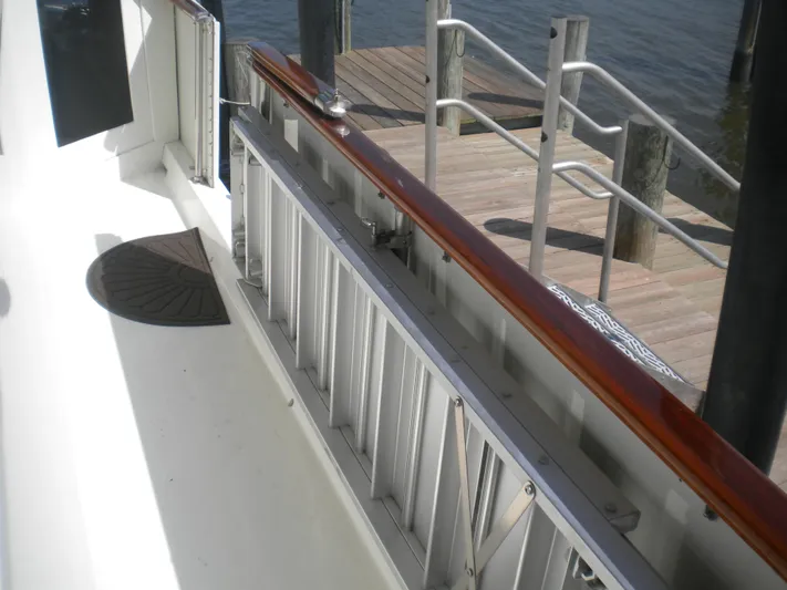 Summertime Lady Yacht Photos Pics 