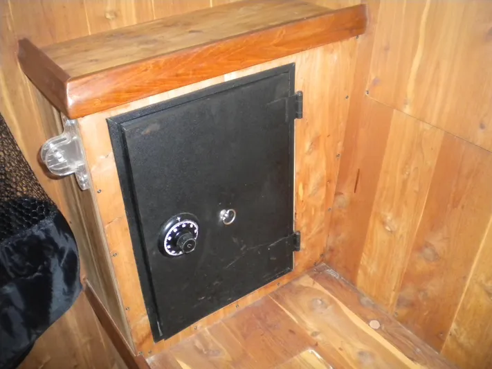 Summertime Lady Yacht Photos Pics 