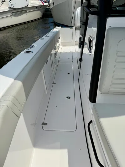  Yacht Photos Pics Rod Storage and Fish Boxes