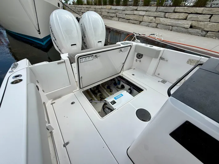  Yacht Photos Pics Cockpit Mechanical Room