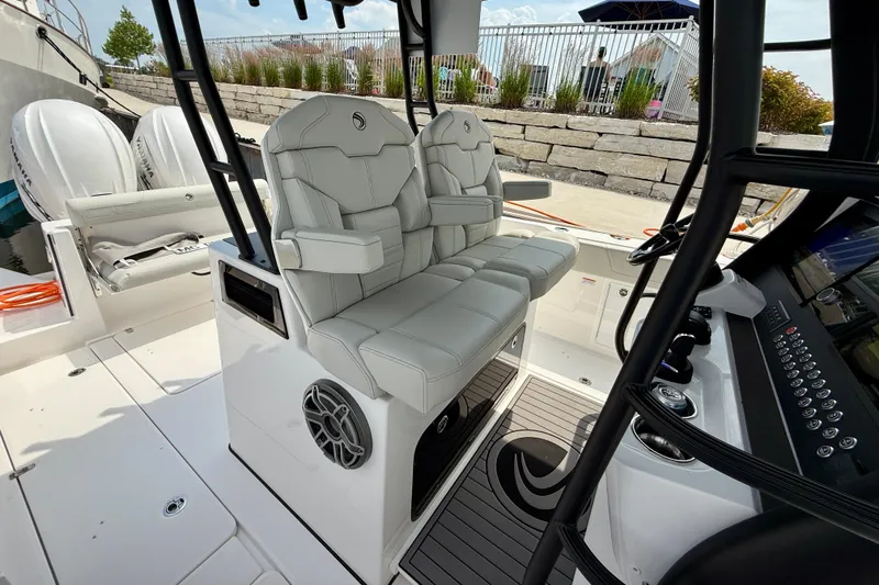  Yacht Photos Pics Helm Seating