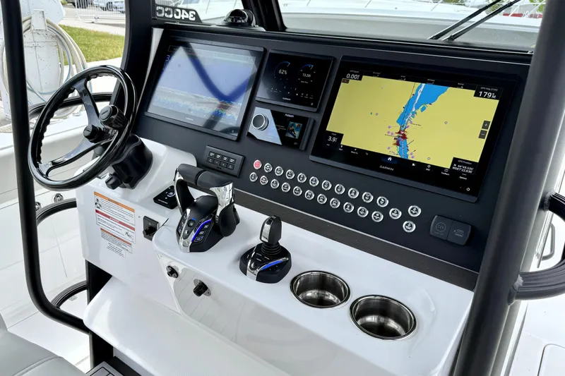  Yacht Photos Pics Helm