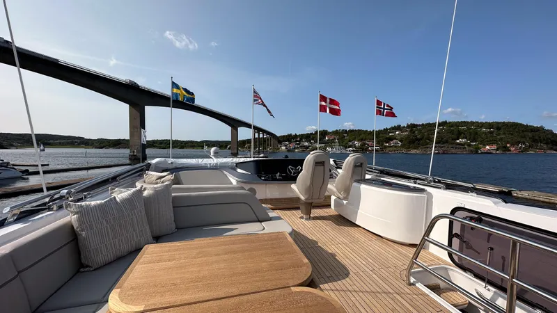 S72515 Yacht Photos Pics 