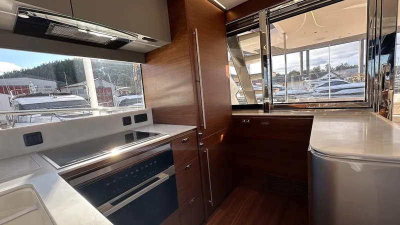 S72515 Yacht Photos Pics 