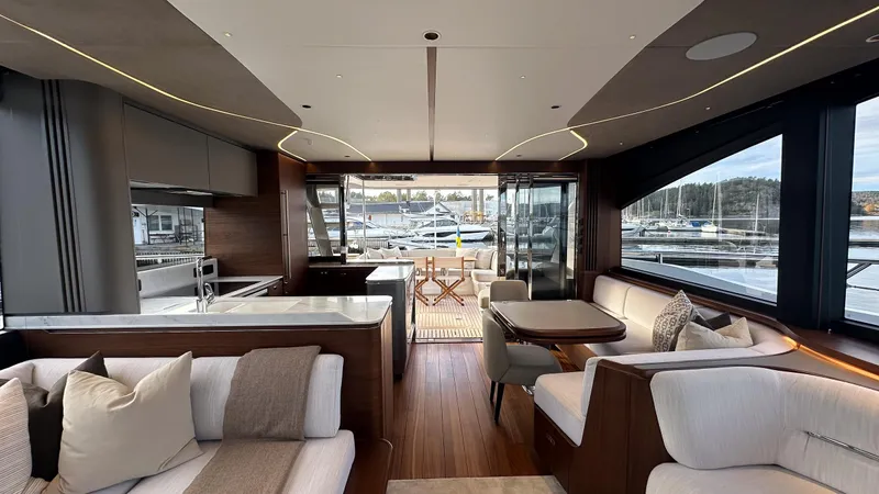 S72515 Yacht Photos Pics 