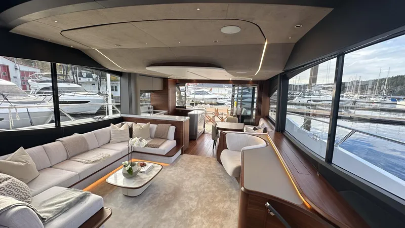 S72515 Yacht Photos Pics 