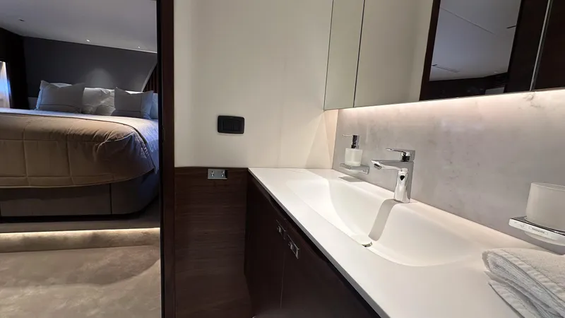 S72515 Yacht Photos Pics 