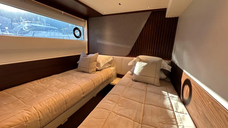 S72515 Yacht Photos Pics 