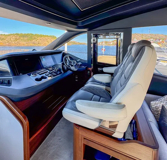 S72515 Yacht Photos Pics 