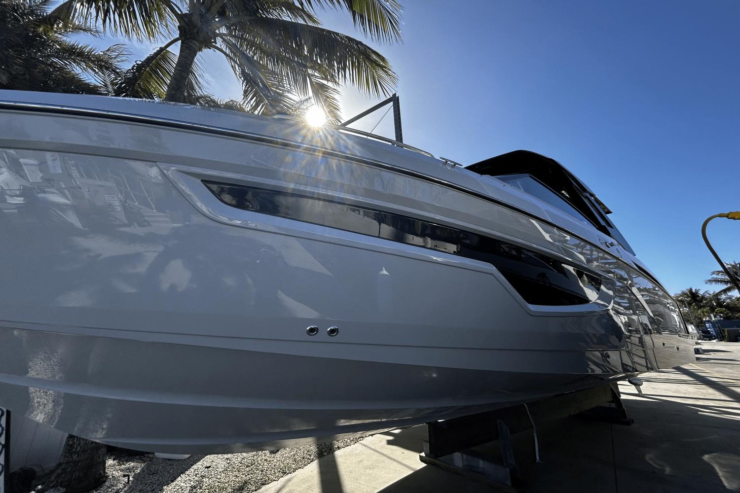 2024 Cruisers Yachts 34 GLS South Beach Outboard Cruiser for sale ...