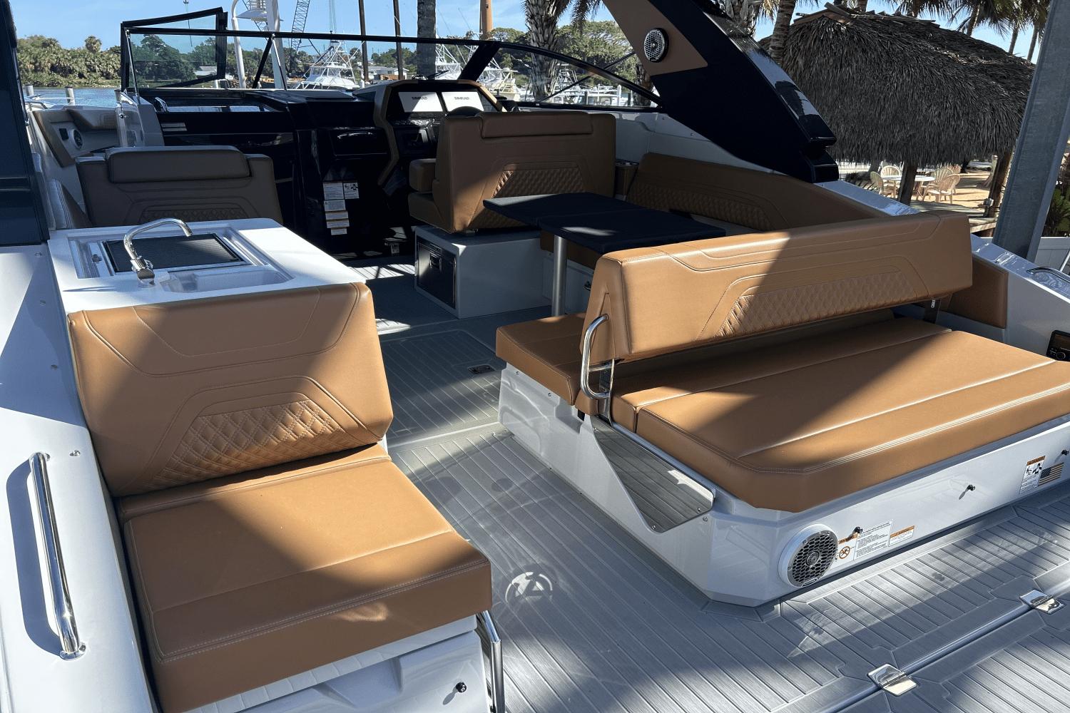 2024 Cruisers Yachts 34 GLS South Beach Outboard Cruiser for sale ...