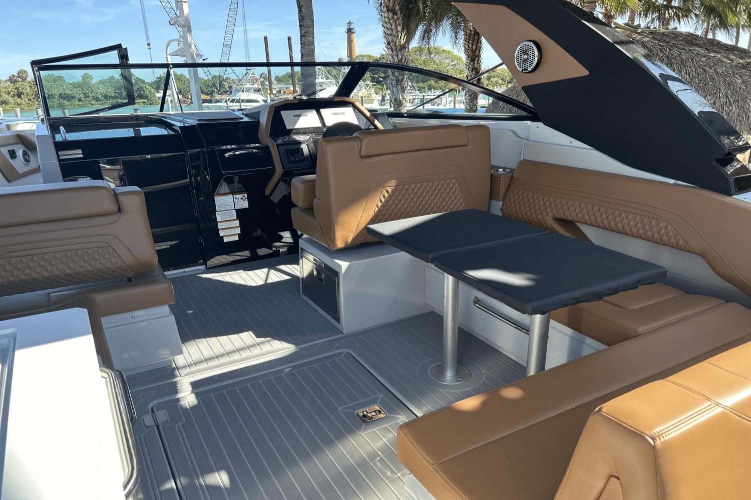 2024 Cruisers Yachts 34 GLS South Beach Outboard Cruiser for sale ...