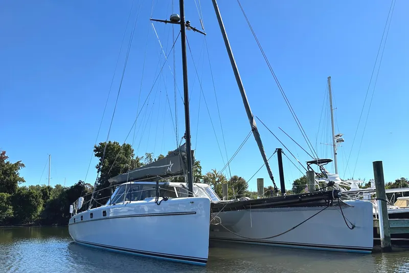 Shooting Star Yacht Photos Pics Morrelli & Melvin 2007 Shooting Star catamaran docked on a sunny day.