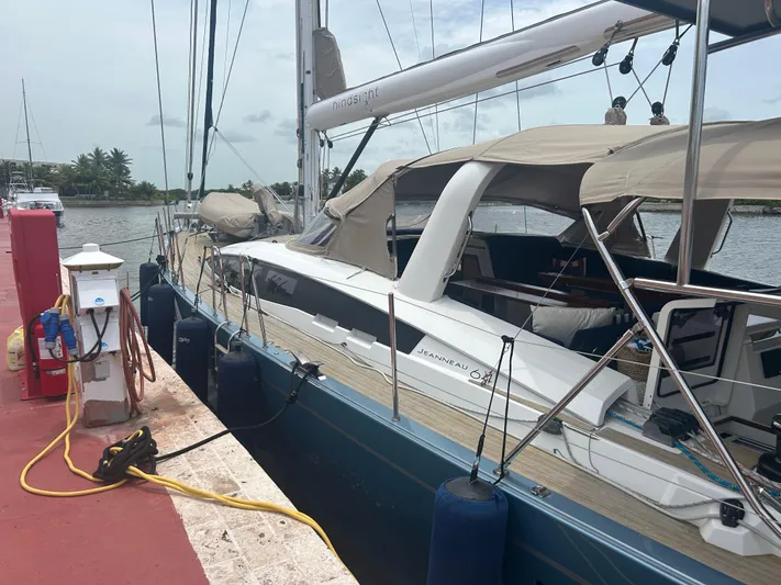 Hindsight Yacht Photos Pics 