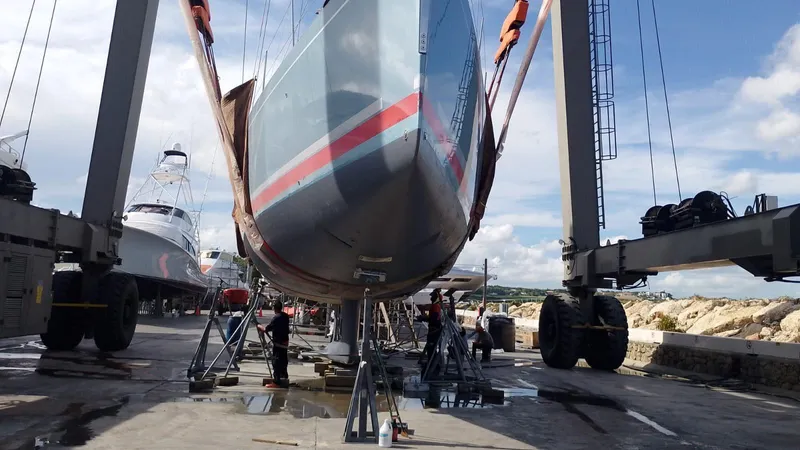 Hindsight Yacht Photos Pics 