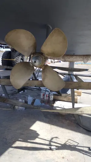 Hindsight Yacht Photos Pics 