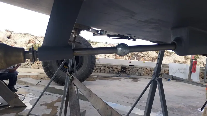 Hindsight Yacht Photos Pics 