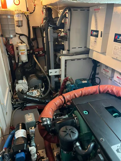 Hindsight Yacht Photos Pics 