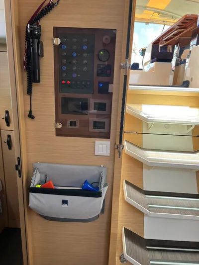 Hindsight Yacht Photos Pics 