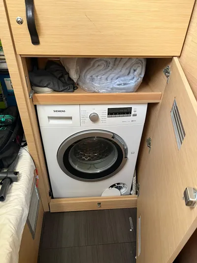 Hindsight Yacht Photos Pics 