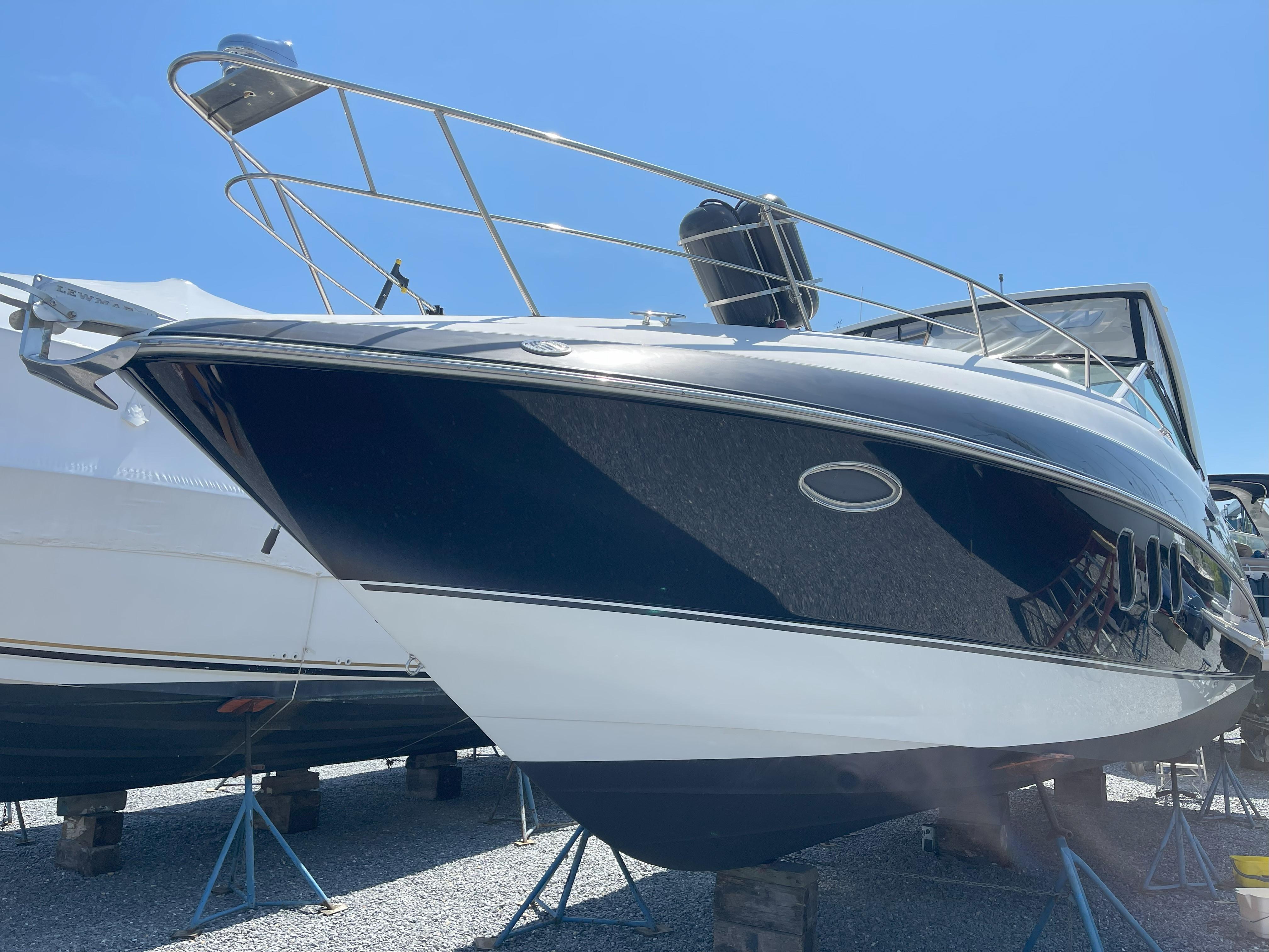 2011 cruisers yachts 330 express