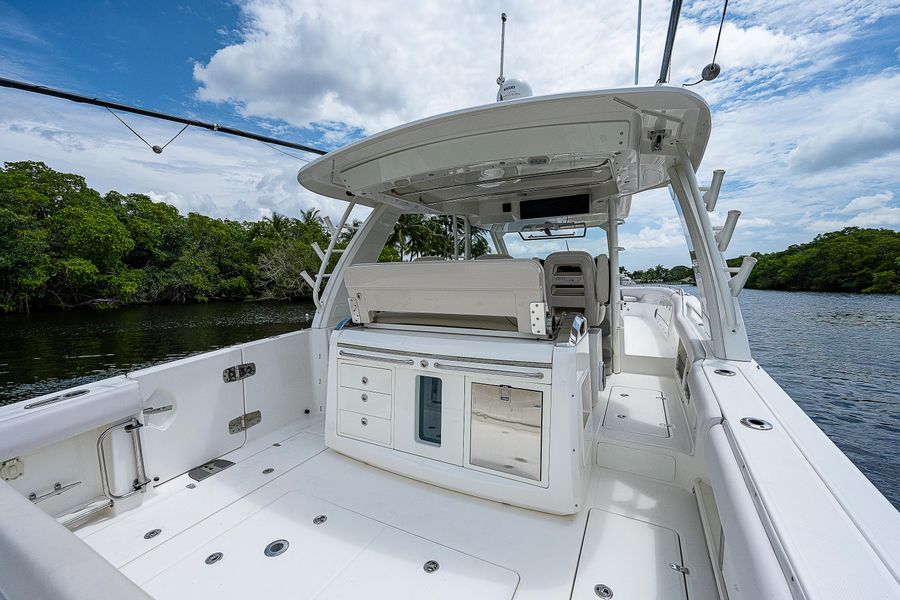 2016 Boston Whaler 420 Outrage