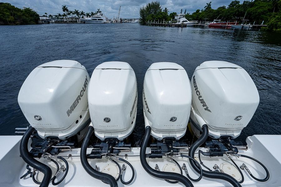 2016 Boston Whaler 420 Outrage