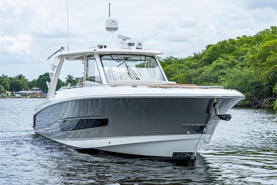 2016 Boston Whaler 420 Outrage