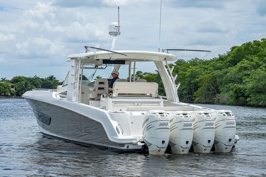 2016 Boston Whaler 420 Outrage