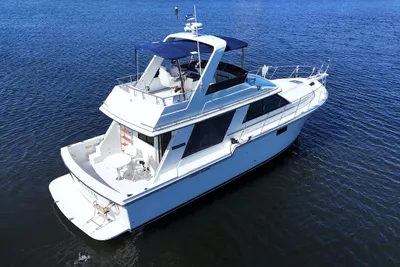 Carver 4227 Cockpit Motor Yacht