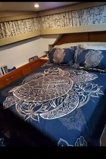 Good Chemistry Yacht Photos Pics Cozy bedroom in 2001 Mainship 430 Trawler with turtle-themed bedding.