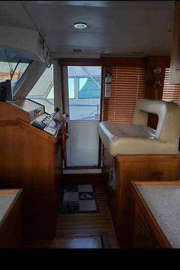 Good Chemistry Yacht Photos Pics Interior of 2001 Mainship 430 Trawler with helm station and seating.