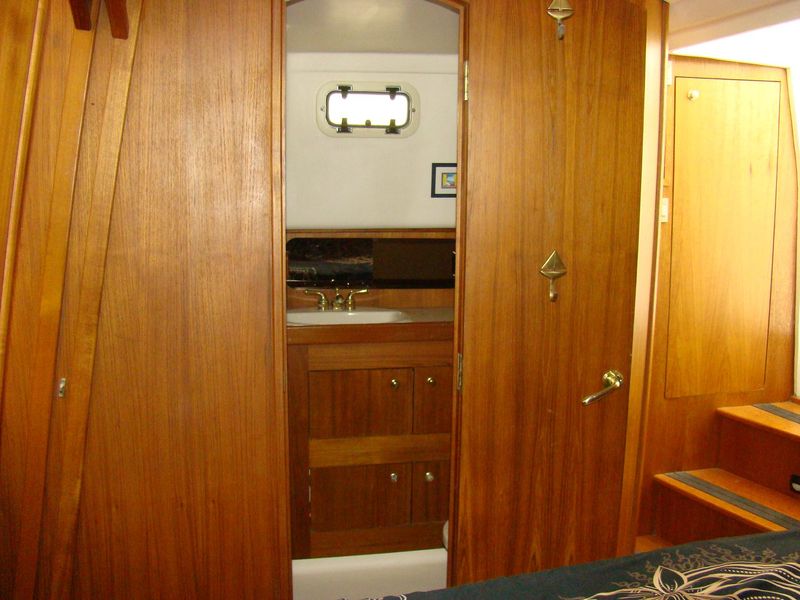 2001 Mainship 430 Trawler