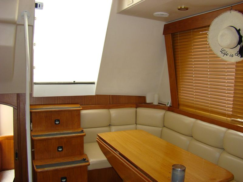 2001 Mainship 430 Trawler